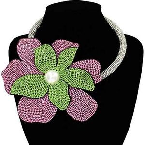Vibrant Floral Necklace with Pink and Green Accents
